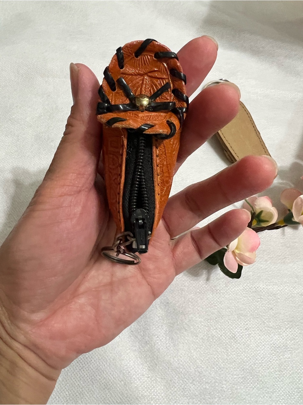 Mini Shoe & Tan Flip Flop Keychain Set - Picture 2 of 3